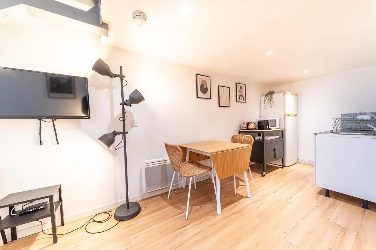 Charming Pied-A-Terre For 4 People In The Brotteaux Part Dieu Area Lyon 0*,